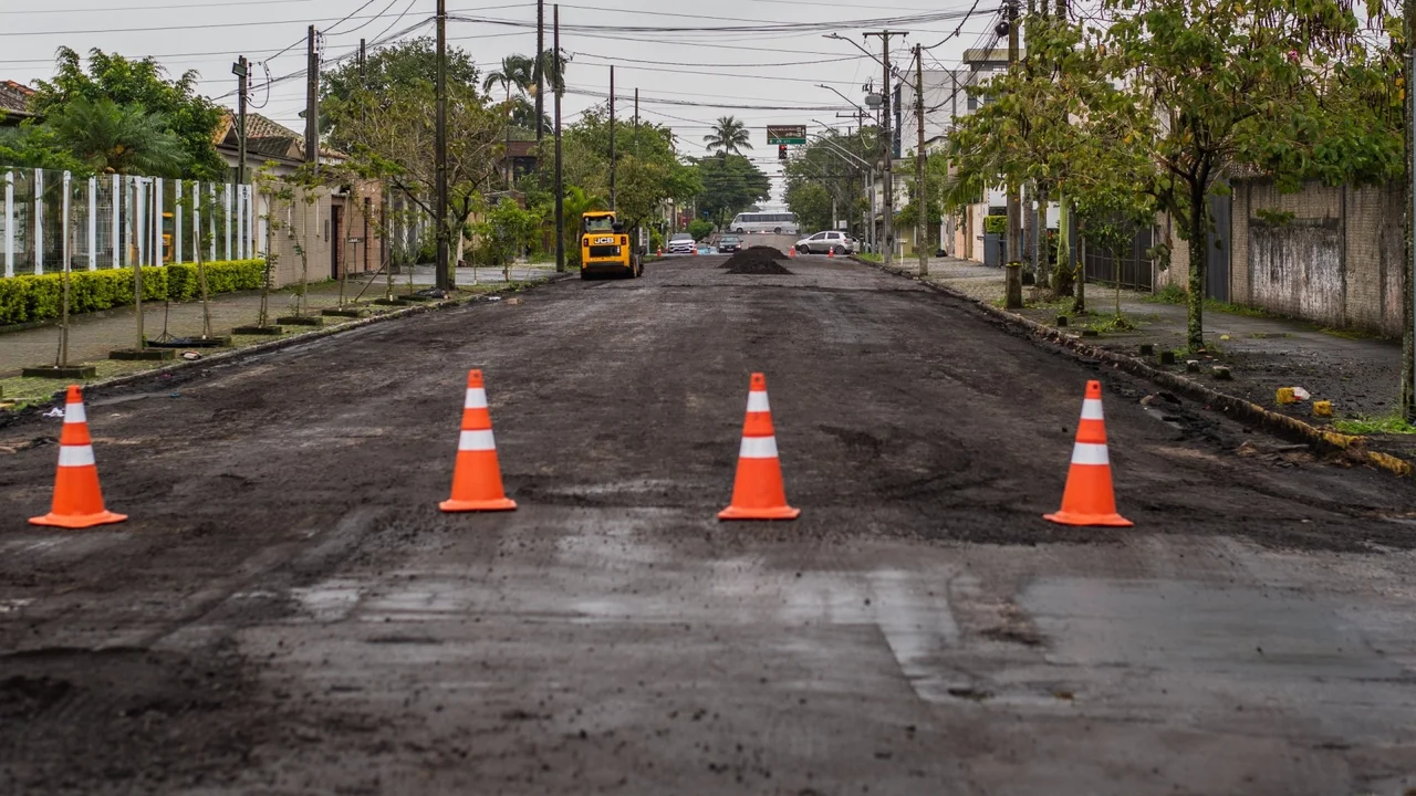 Moradores e comerciantes comemoram revitalização da rua Professor Cleto pela Prefeitura de Paranaguá