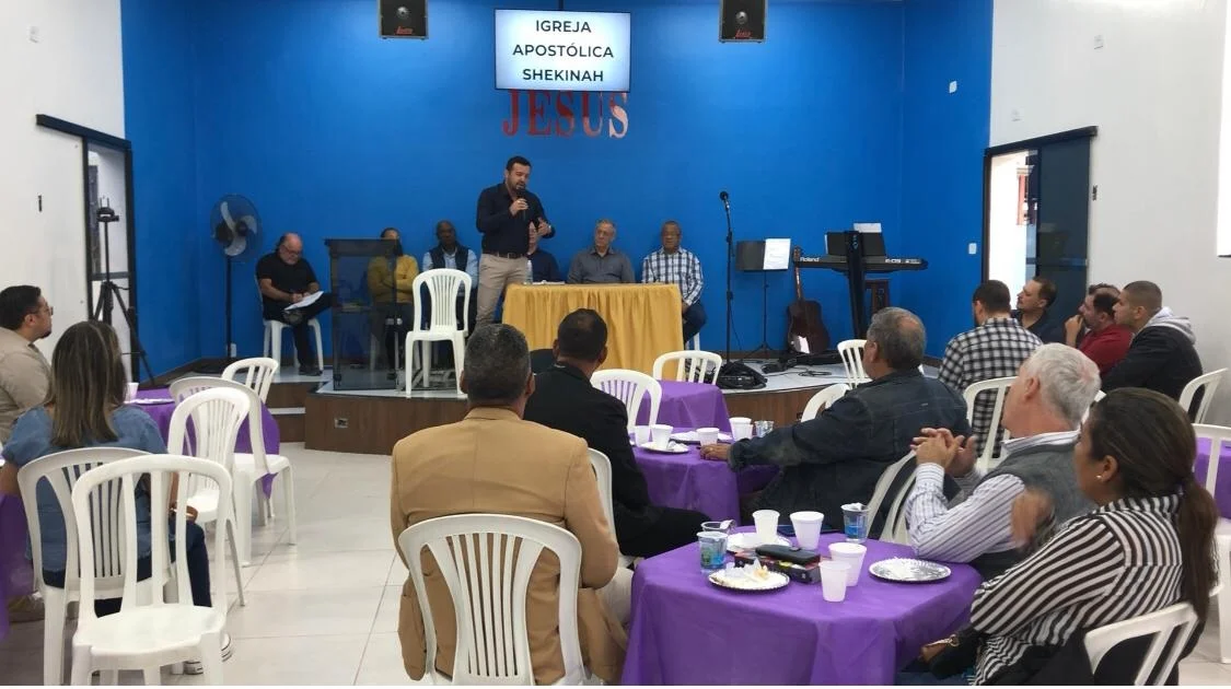 Conscientização quanto aos cuidados contra a dengue é levada em reuniões da comunidade