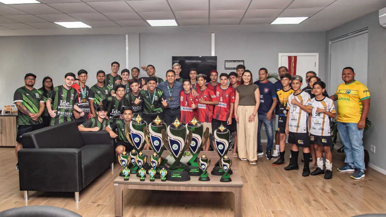Atletas campeões são recebidos pela Prefeitura de Paranaguá após destaque na Copa Brasileira de Menores