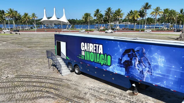 Oftalmologista faz atendimento gratuito na Carreta da Inovação que está no Centro Histórico