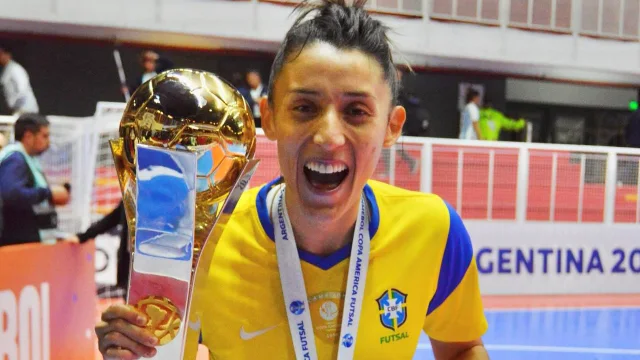 Orgulho: Parnanguara Emilly Marcondes é eleita a melhor jogadora de futsal do mundo
