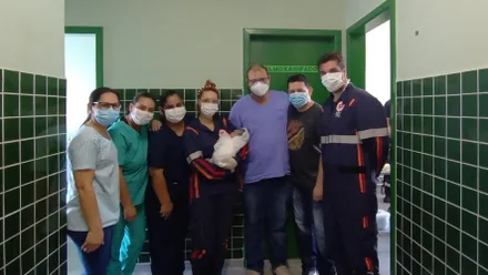 O parto ocorreu com auxílio da equipe  do Branquinho: os médicos Leandro e Eduardo e da técnica em enfermagem Erineia, além da enfermeira Monique do Samu