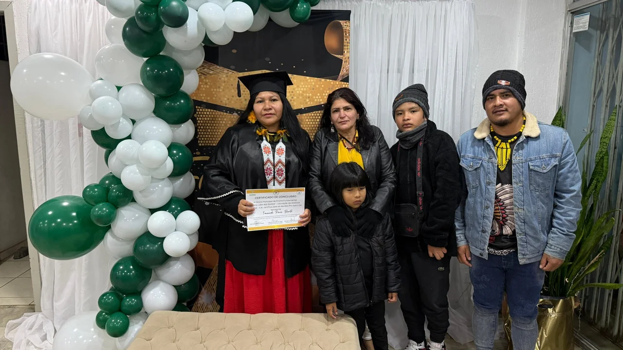 EJA realiza formatura e celebra diversidade com primeira aluna indígena formada