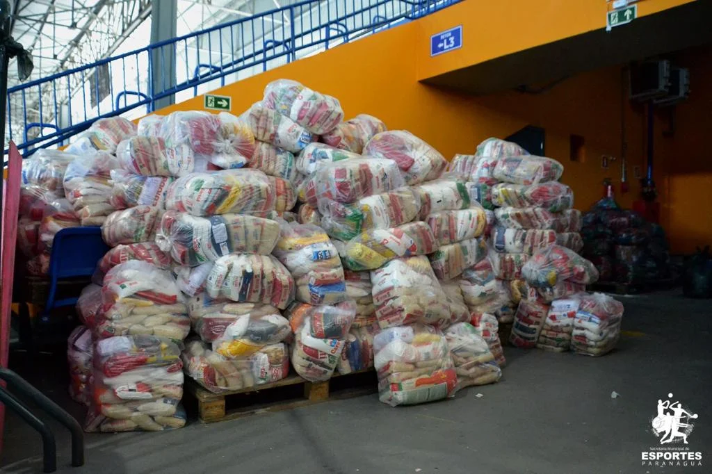 Secretaria de Esportes doa quase 15 toneladas de alimentos arrecadados durante a Copa Mundo do Futsal