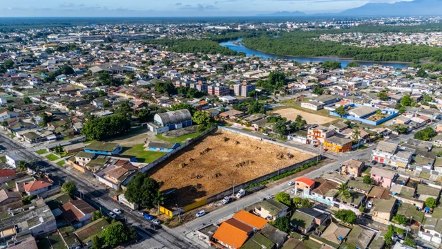 Prefeitura entrega alvará para novo supermercado