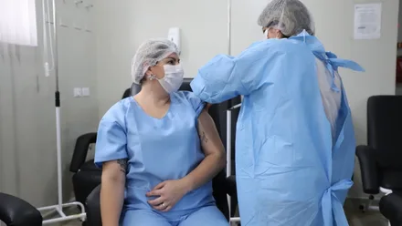 Hospital de Campanha recebe doses da vacina contra a Covid-19