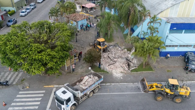 Operação Imóvel Seguro remove estruturas irregulares e reforça segurança na região central de Paranaguá