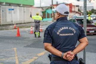 Ação de conscientização busca reduzir congestionamentos e aumentar segurança no trânsito em Paranaguá