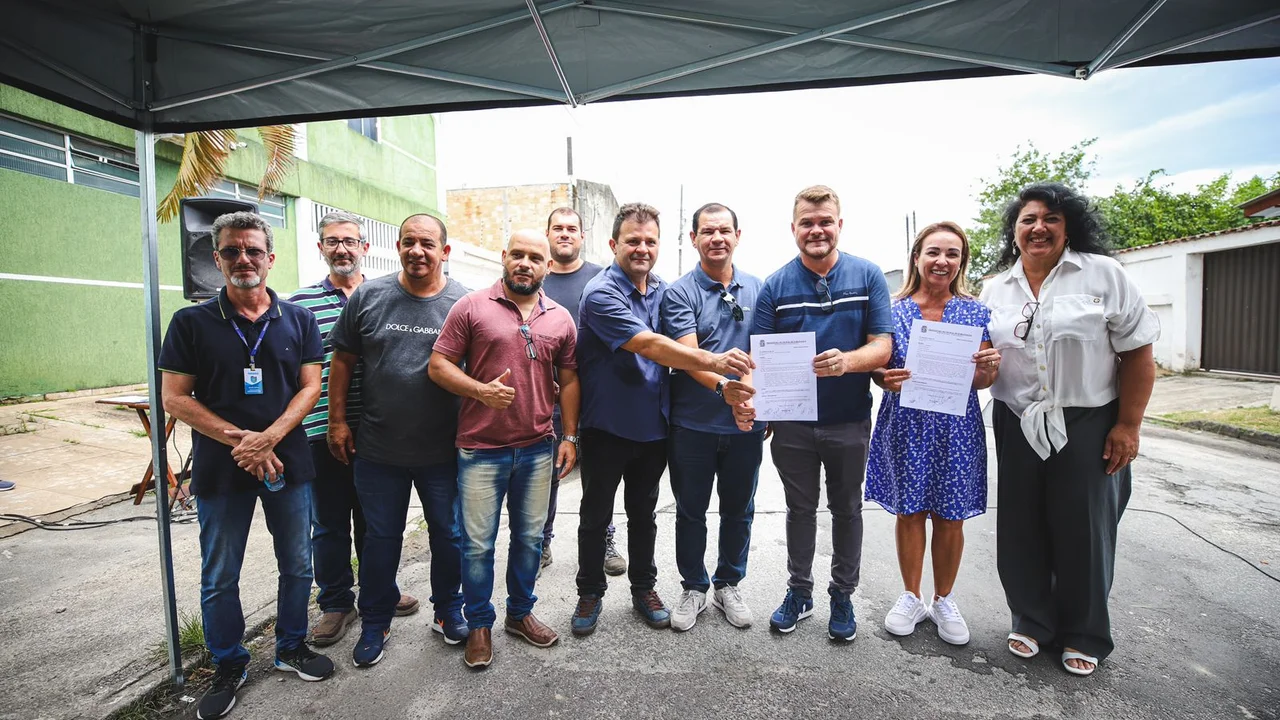 Ordem de serviço para pavimentação na Vila dos Comerciários é assinada