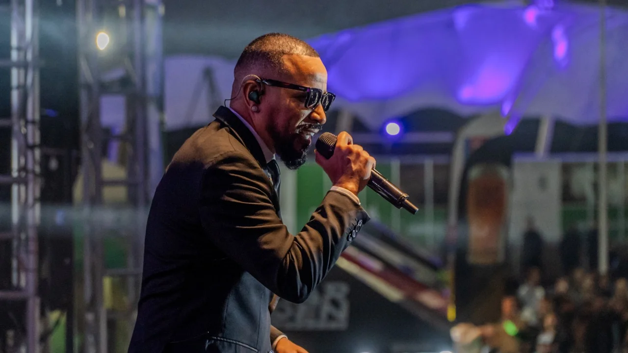 Paranaguá comemora 377 anos com shows que fazem a população cantar e dançar