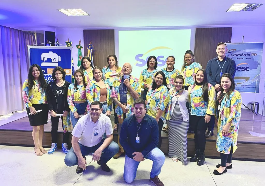 Alunos concluem curso de corte e costura para iniciantes