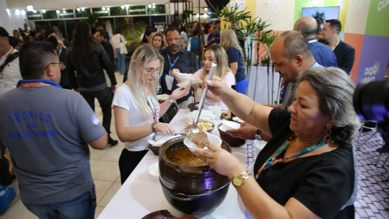 Festival das Cataratas: com espaço exclusivo Paranaguá exibe suas riquezas, belezas e crescimento turístico