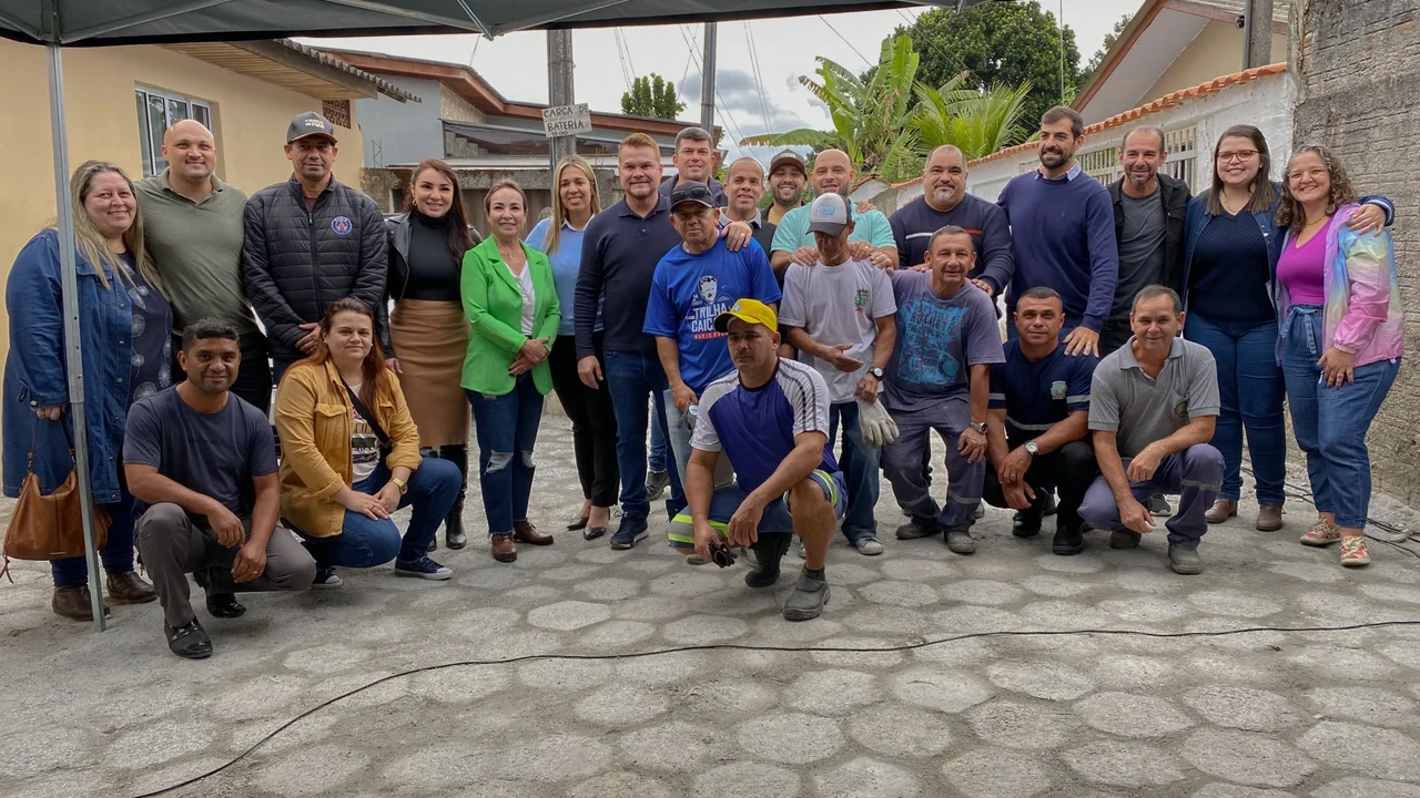 #375anos Prefeito realiza entrega de calçamento na Ilha dos Valadares