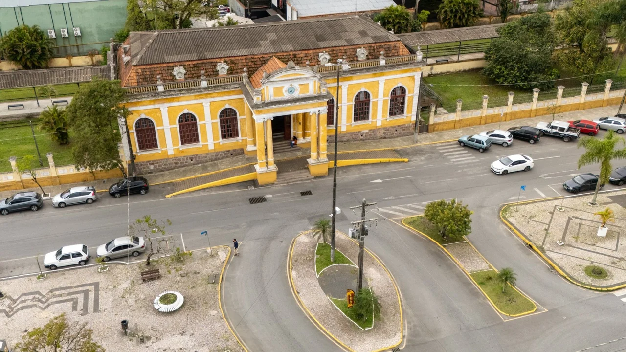 Fotografias de estudantes parnanguaras ganham a cena em exposição na Estação Ferroviária