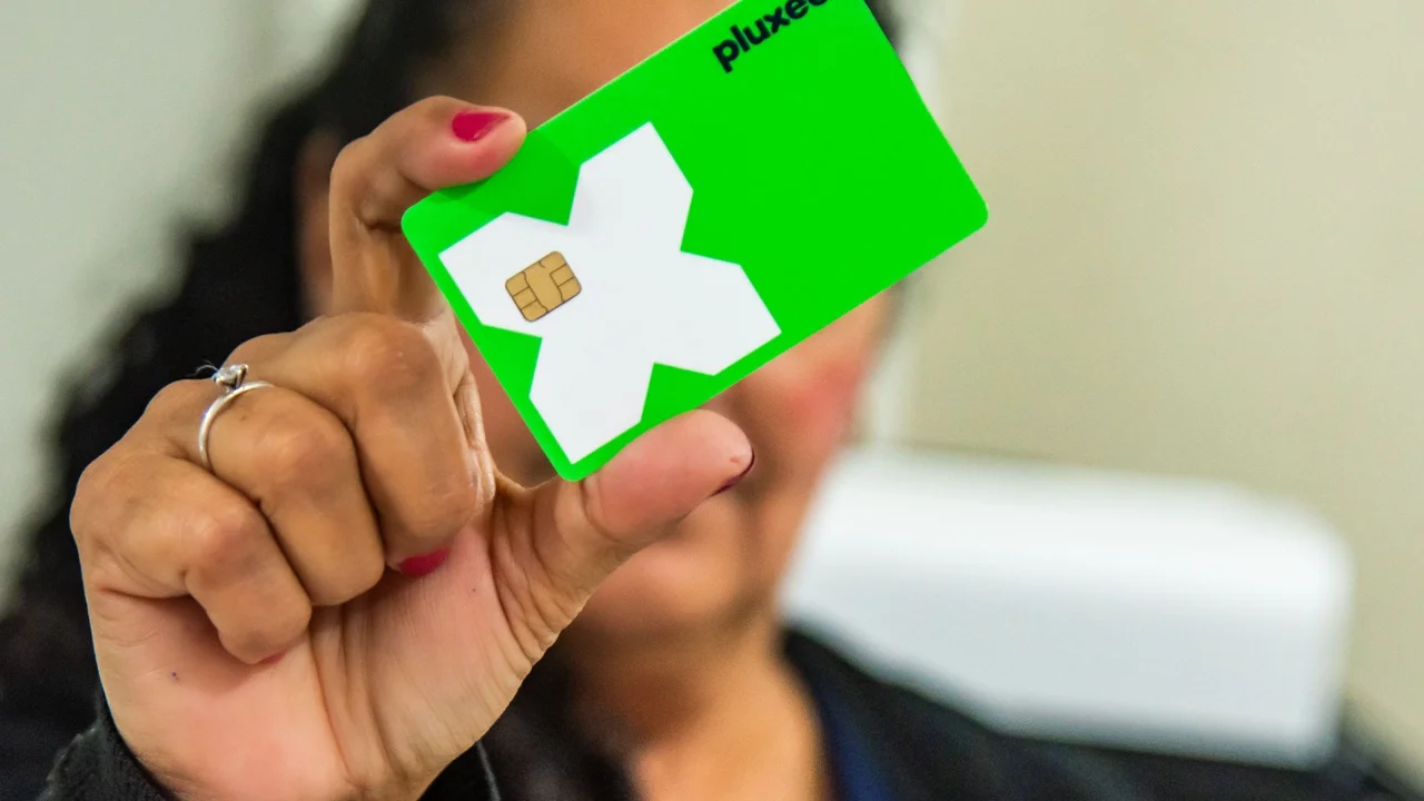 Novo cartão Pluxee unifica benefícios de alimentação e refeição dos servidores