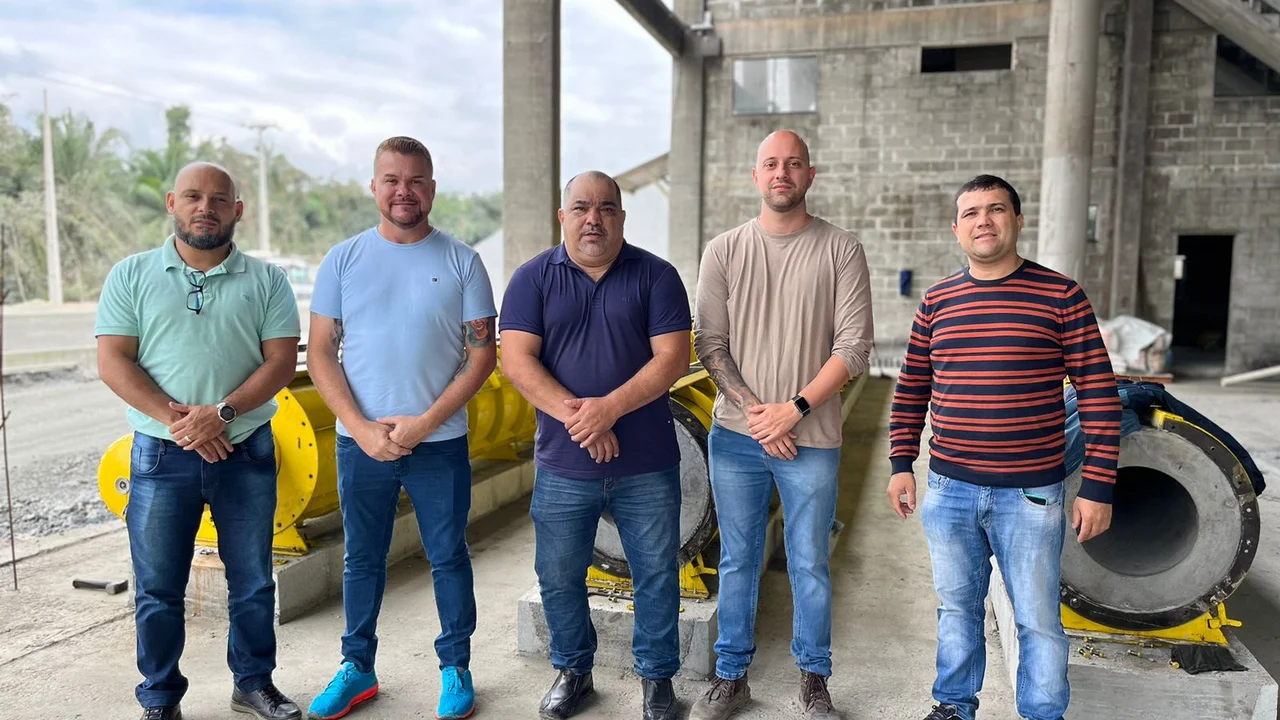 Prefeito Marcelo Roque acompanha produção das estacas para a ampliação da passarela da Ilha dos Valadares