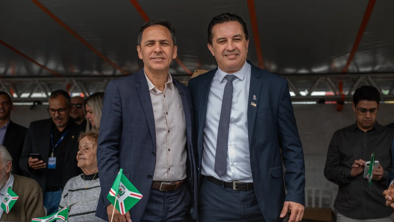 Prefeito Adriano Ramos participa do Desfile Cívico em comemoração aos 292 anos de Morretes