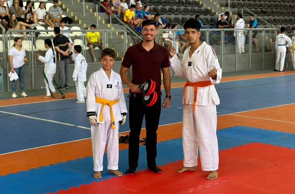 Atletas de Paranaguá conquistam ouro durante o Open Matinhos de Taekwondo