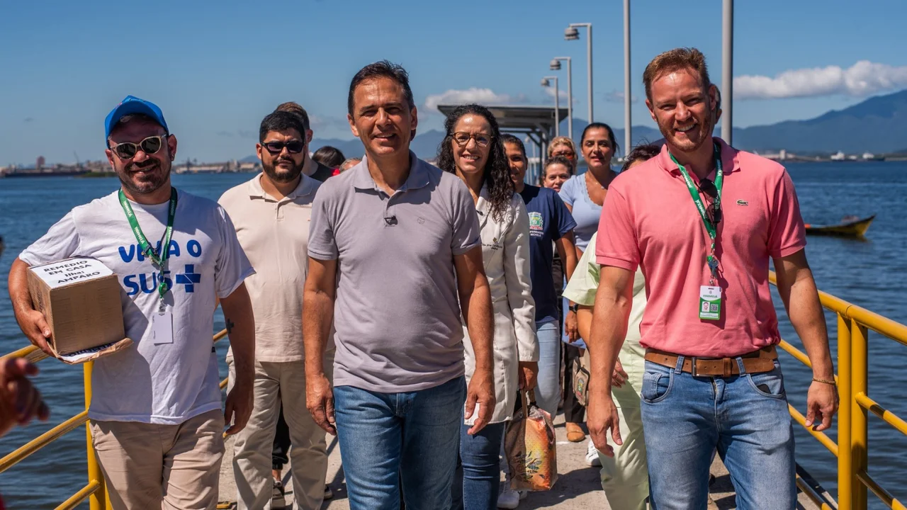 Programa de Paranaguá leva remédios às ilhas e vira referência nacional