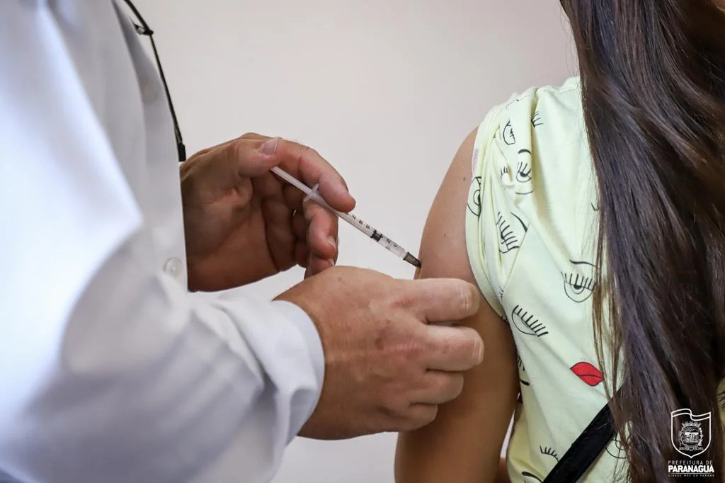 Baixou a faixa etária: pessoas com 27 anos ou mais podem se vacinar contra a Covid-19