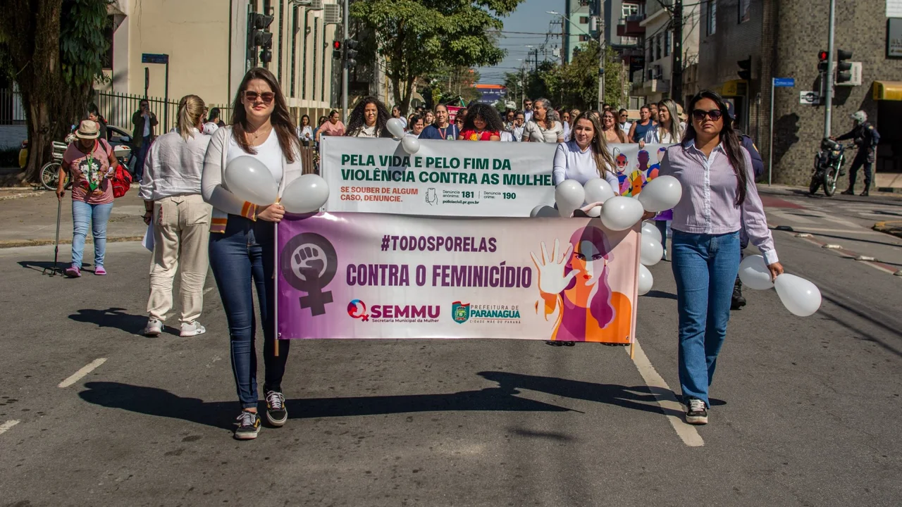 Paranaguá participa da 3ª Caminhada do Meio-Dia pelo fim da violência contra a mulher