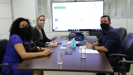 Secretária Municipal de Assistência Social, Gisele Cristina da Silva, assistente social, Janaína Arantes e diretor do Departamento da Rede Socioassistencial Privada do SUAS, Sergio Ricardo Ischiara