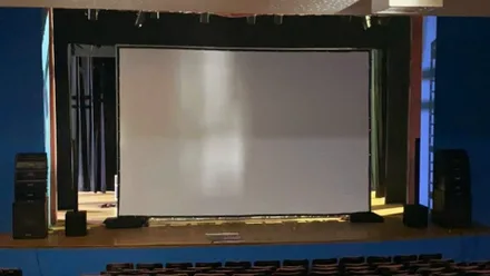 Teatro Rachel Costa receberá filmes com acessibilidade