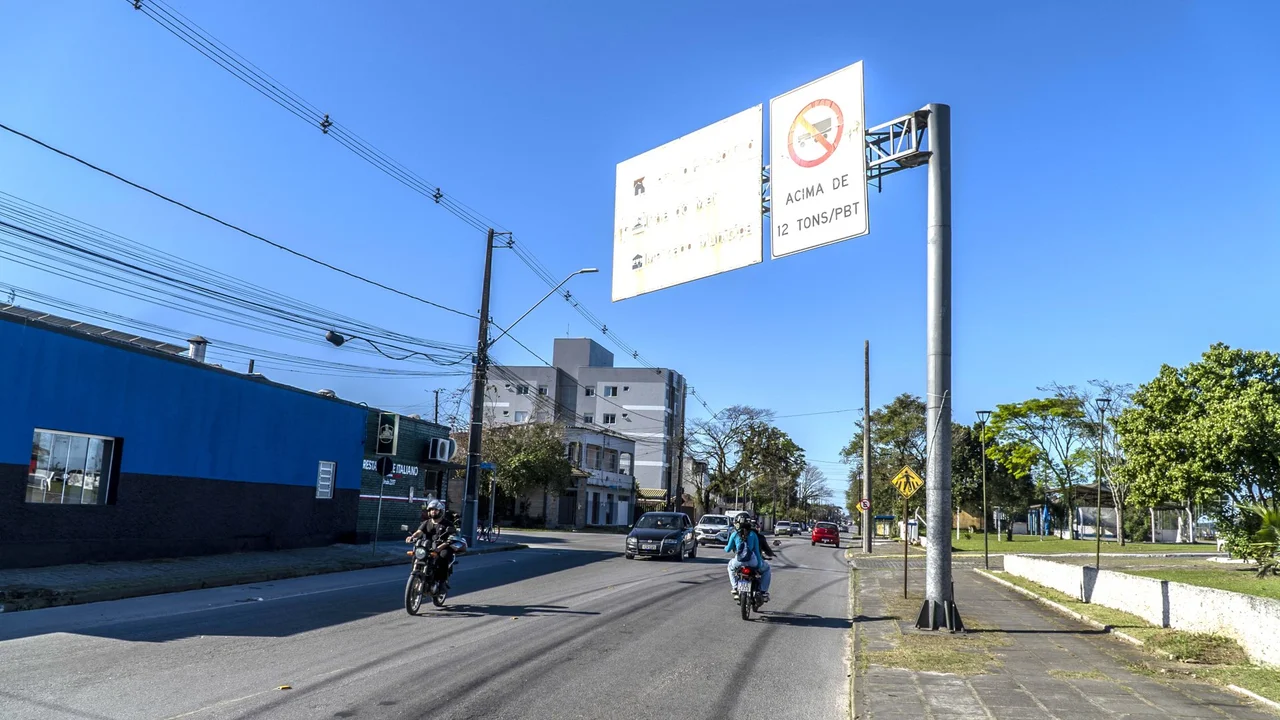Placa de sinalização com risco de queda será retirada
