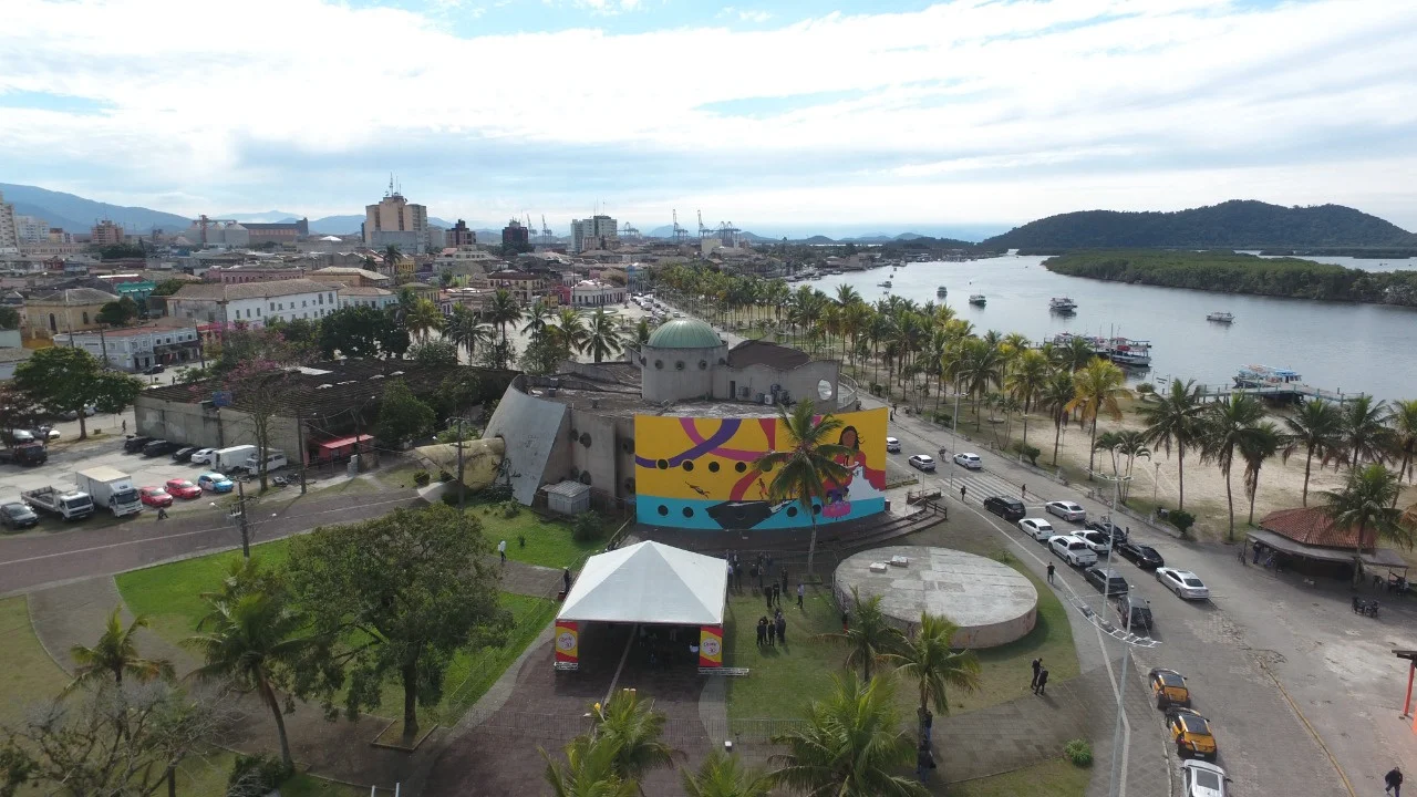 BRF faz entrega de intervenção artística em comemoração aos 373 anos de Paranaguá