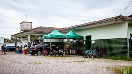 Uma gestante procurou a unidade para uma consulta por estar sentindo dores, entrou em trabalho de parto e deu à luz uma menina