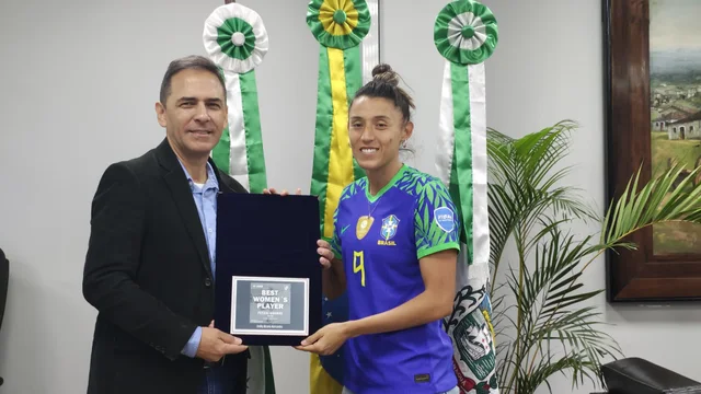 Parnanguara Emilly Marcondes é eleita Melhor Jogadora de Futsal do Mundo pelo segundo ano consecutivo