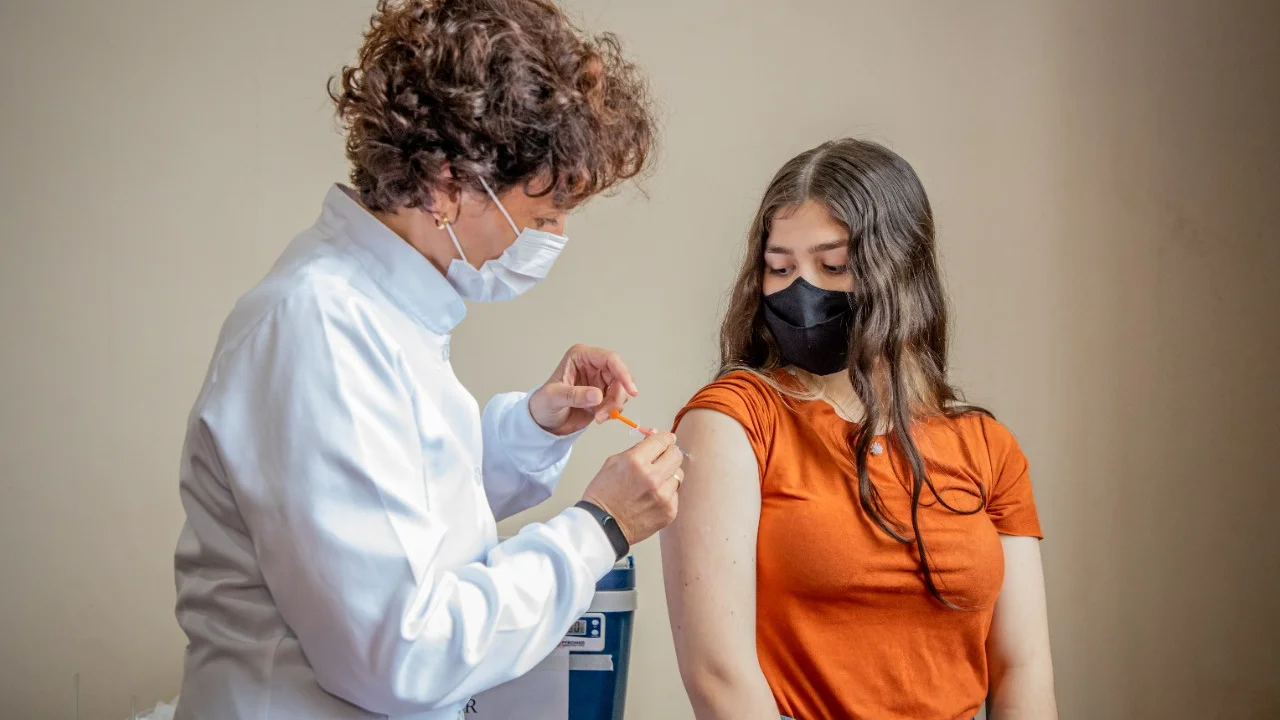 Vacinação para adolescentes é iniciada para pessoas com deficiência permanente ou com comorbidade
