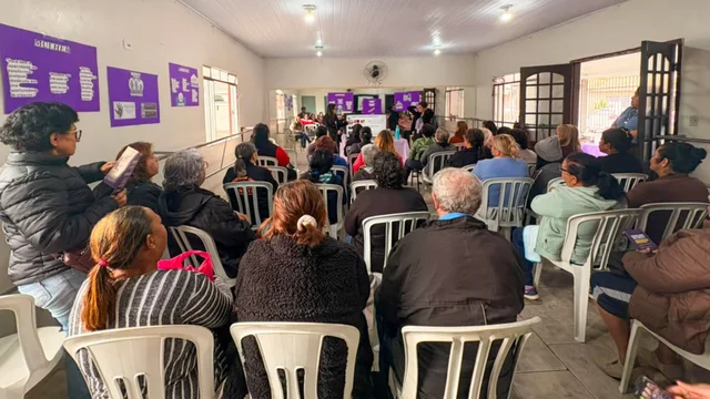 Manhã Lilás leva informação e orientação sobre violência contra a mulher ao CRAS Nilson Neves