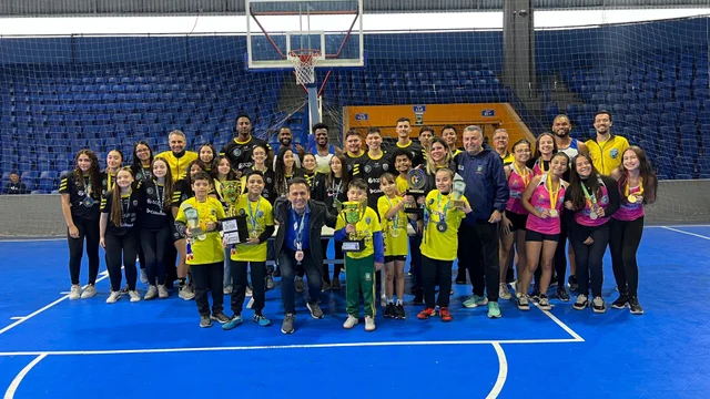 Prefeito parabeniza atletas de Paranaguá pelos recentes títulos e reforça investimento no esporte 