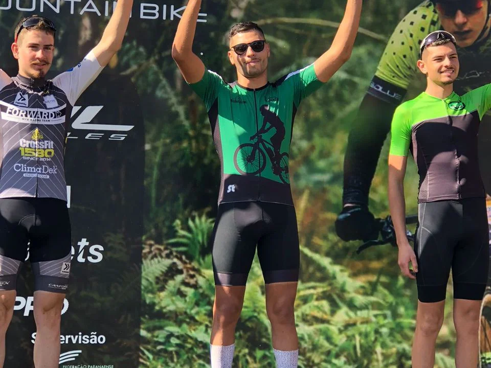 Dalton Silva, atleta bolsista de Paranaguá, conquista título durante a Copa Evolue de Mountain Bike