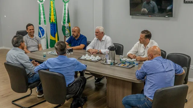 Prefeito Adriano Ramos recebe o deputado federal Beto Richa