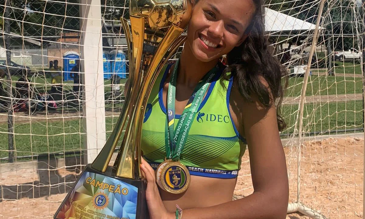 Atleta da AHPA/SESPOR conquista título brasileiro juvenil de handebol de praia