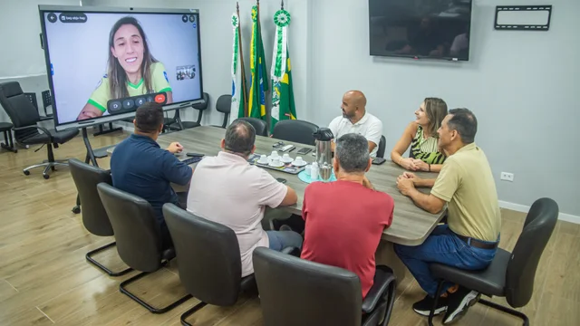 Emilly Marcondes, eleita melhor jogadora de futsal do mundo, é a nova embaixadora de Paranaguá