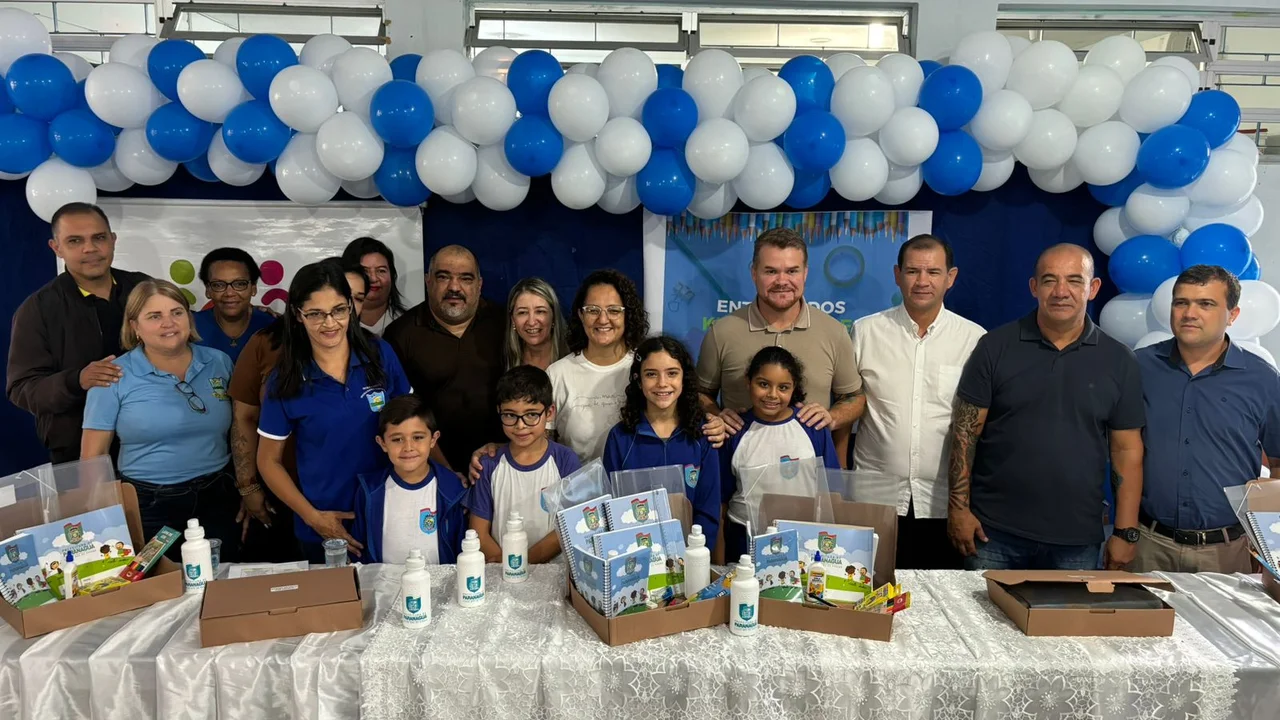 Prefeito Marcelo Roque realiza entrega de Kit Escolar