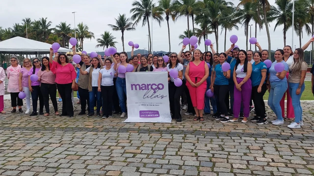 Evento de conscientização sobre câncer de colo de útero leva mulheres às ruas do Centro de Paranaguá