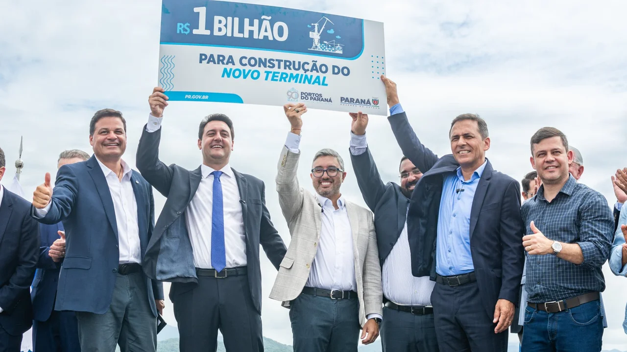 Governador faz anúncio bilionário para Paranaguá em evento de 90 anos do Porto