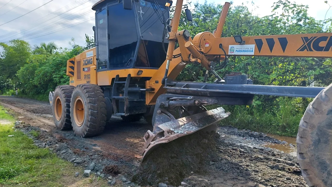 Prefeitura avança primeiros 5 km de estradas recuperadas em Alexandra