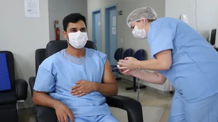 Hospital de Campanha recebe doses da vacina contra a Covid-19