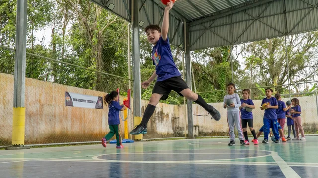 Escola de Formação Esportiva transforma a rotina de mais de mil crianças da rede municipal de Paranaguá 
