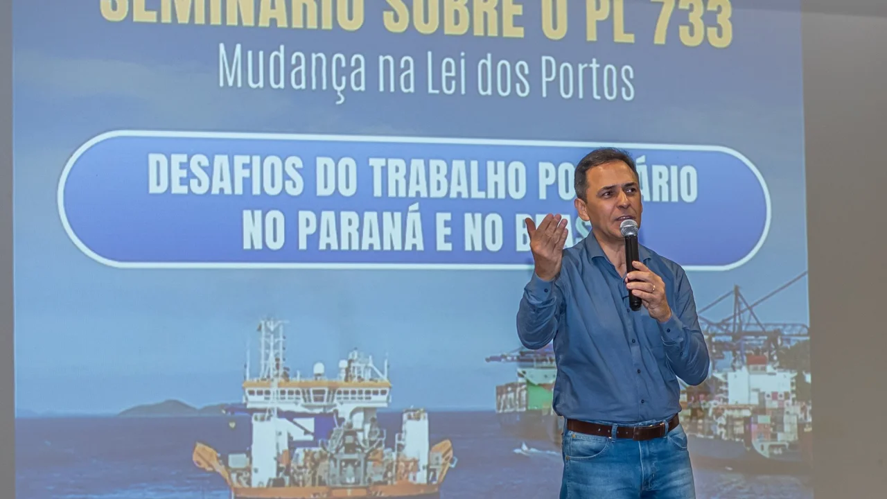 Prefeito de Paranaguá e vice participam de seminário e se posicionam contra mudanças na Lei dos Portos