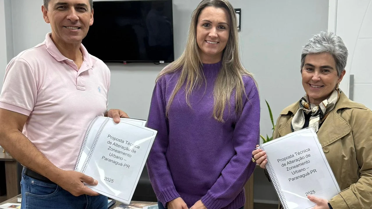 Empresários da região da Estrada das Colônias apresentam reivindicação sobre zoneamento ao prefeito de Paranaguá