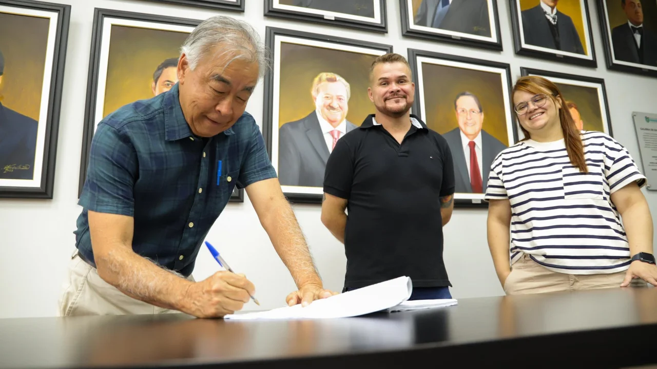 Prefeitura de Paranaguá e Instituto Federal do Paraná assinam convênio para criação de primeira rádio educativa da cidade