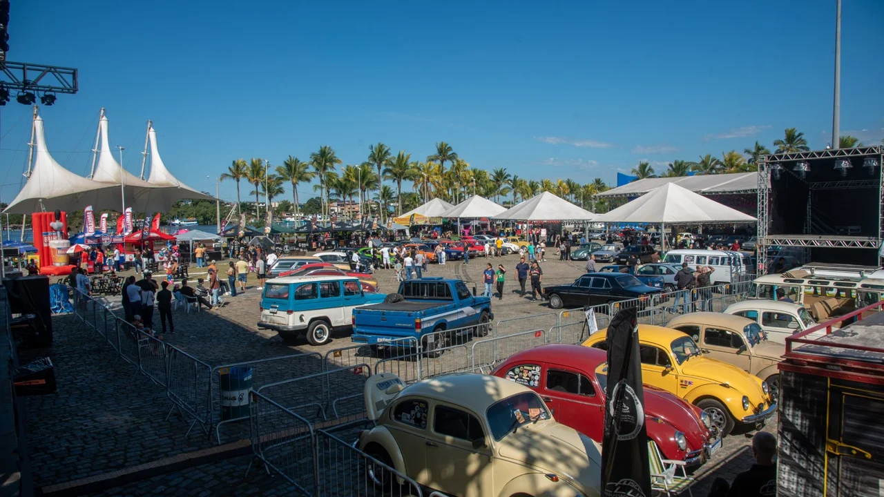 10º Encontro de Carros Antigos reúne cerca de 170 veículos e atrai grande público nas comemorações dos 378 anos de Paranaguá