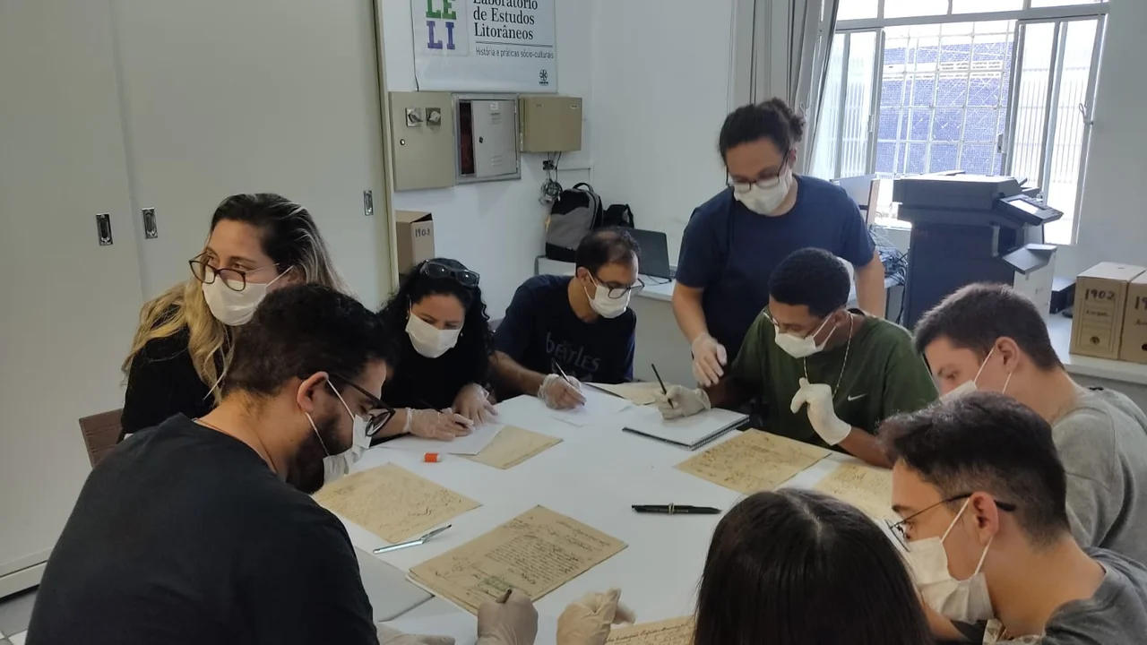 Parceria entre a Prefeitura e Unespar proporciona resgate cultural por meio de documentos históricos no Arquivo Público Municipal