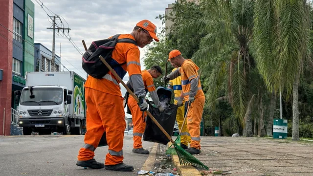 Prefeitura garante limpeza rápida das vias após o pré-carnaval de rua em Paranaguá